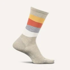 Feetures Landscape Ultra Light Crew Socks For Women Women's 8 Feetures Landscape Ultra Light Crew Socks For Women Women's