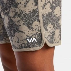 RVCA Men's Yogger Hybrid Elastic Shorts 17” For Men