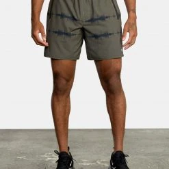 RVCA Yogger Stretch Elastic Shorts 17" For Men 17 RVCA Yogger Stretch Elastic Shorts 17
